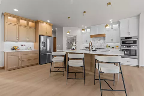 Kitchen - 266 E Sweetwater Way, Appleton, WI 54913 photo 6 of 16