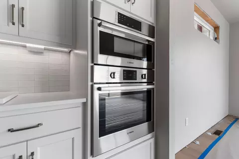 Kitchen - 266 E Sweetwater Way, Appleton, WI 54913 photo 13 of 16