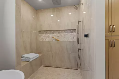 Bath - 266 E Sweetwater Way, Appleton, WI 54913 photo 7 of 13