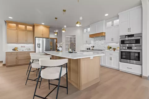 Kitchen - 266 E Sweetwater Way, Appleton, WI 54913 photo 7 of 16