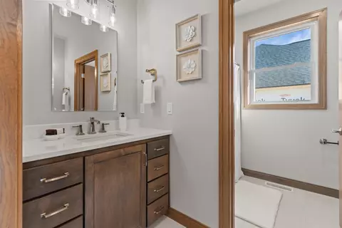 Bath - 266 E Sweetwater Way, Appleton, WI 54913 photo 11 of 13