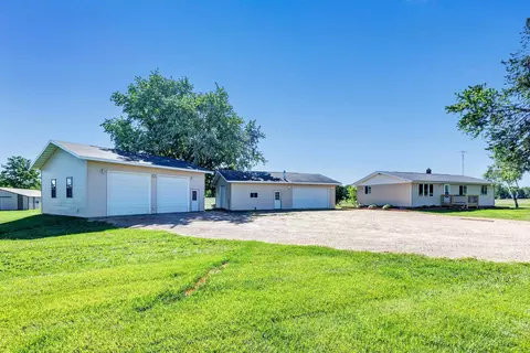 4886 Ostrenga Ln, Oconto Falls, WI 54154