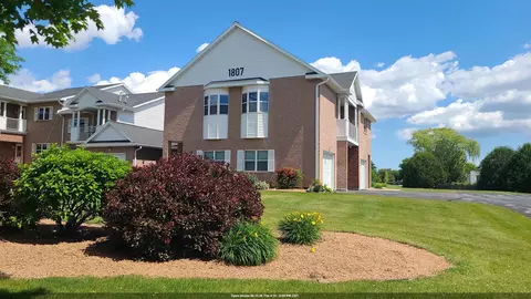 1807 Ridgeway Dr #38, De Pere, WI 54115
