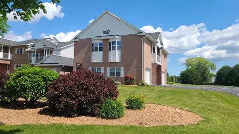 1807 Ridgeway Dr #38, De Pere, WI 54115