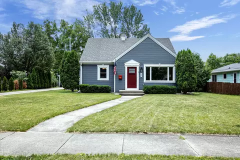 207 Crescent Dr, Neenah, WI 54956