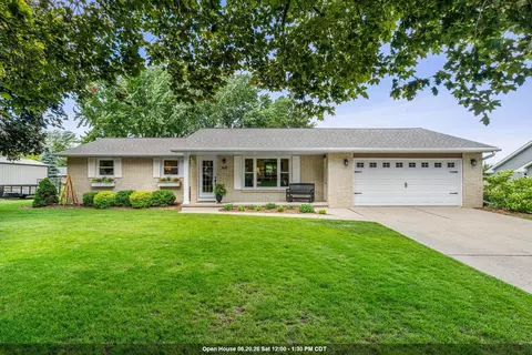 1639 Colony Dr, De Pere, WI 54115