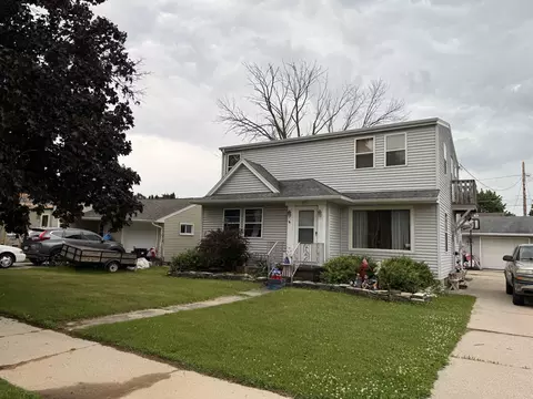 1617 Green St, Manitowoc, WI 54220