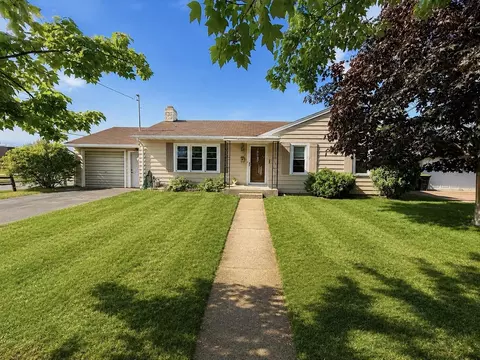 1716 20th Ave, Menominee, MI 49858
