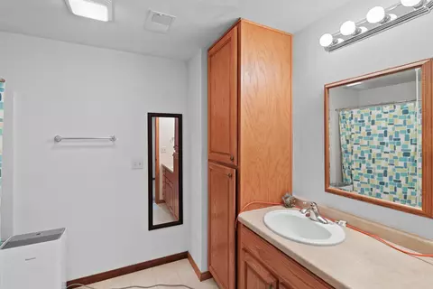 Bath - 1900 E Orchard Blossom Dr, Appleton, WI 54915 photo 3 of 4