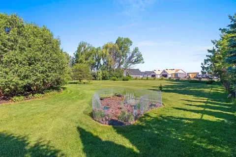 Exterior - 1900 E Orchard Blossom Dr, Appleton, WI 54915 photo 7 of 16