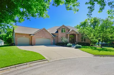 1521 Royal Crown Ct, Green Bay, WI 54313