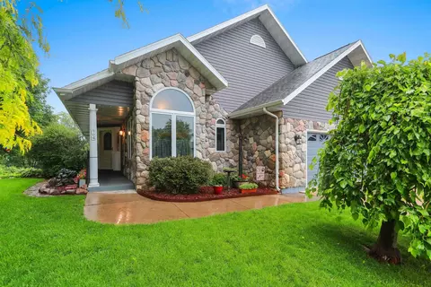 74 Shore Dr, Clintonville, WI 54929