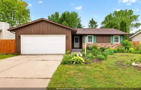 121 Alexander Dr, Neenah, WI 54956