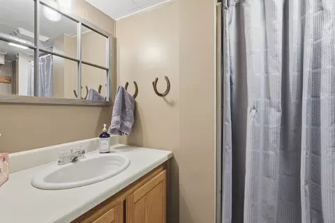 Bath - 1126 W Harris St, Appleton, WI 54914 photo 2 of 2