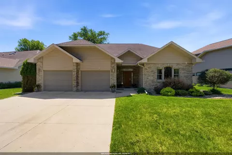 935 Brighton Dr, Menasha, WI 54952