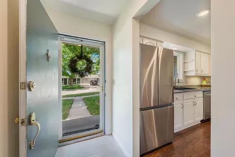 Entry Way - 1511 W Lindbergh St, Appleton, WI 54914 photo 1 of 2
