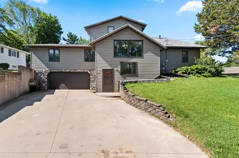 2100 Hillside Ln, Green Bay, WI 54302