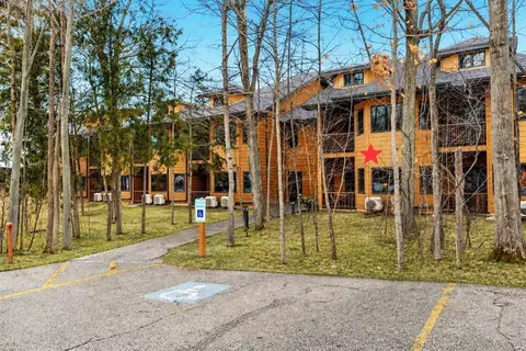 4920 Landmark Cir #208 B-1/2208, Egg Harbor, WI 54209