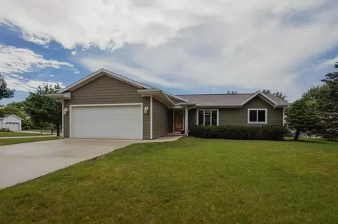 1054 Sycamore Tree Dr, Fond Du Lac, WI 54935