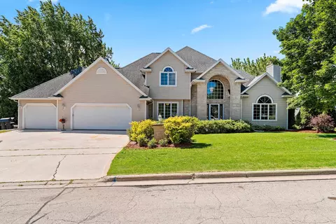 421 Woodrow Ct, Denmark, WI 54208