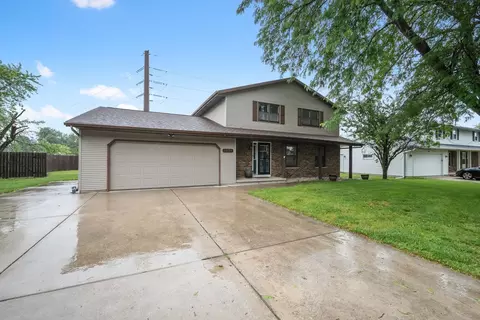 3634 Glenbrooke Ln, Green Bay, WI 54301