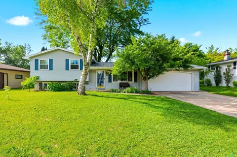 2539 Mary Jo Dr, Green Bay, WI 54311