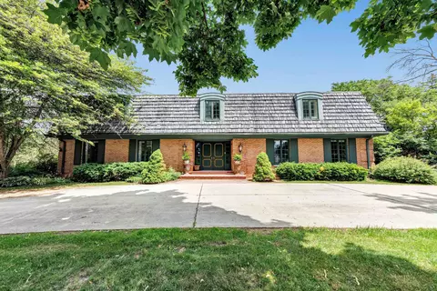 675 Sunset Cir, Green Bay, WI 54301