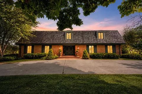 675 Sunset Cir, Green Bay, WI 54301