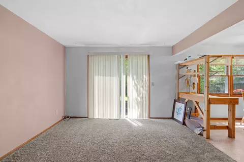 Living - 1633 W Weiland Ln, Appleton, WI 54914 photo 2 of 4