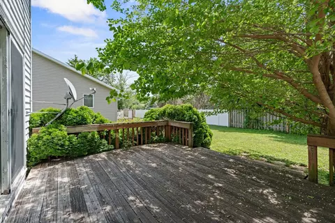 Exterior - 1633 W Weiland Ln, Appleton, WI 54914 photo 3 of 8