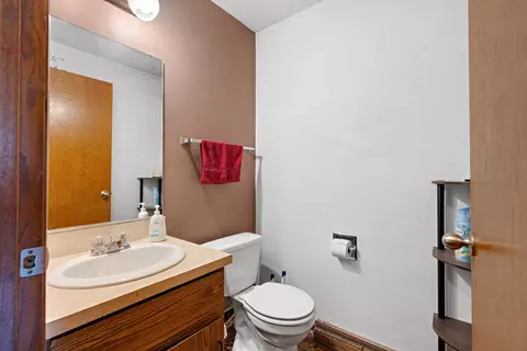 Bath - 1633 W Weiland Ln, Appleton, WI 54914 photo 2 of 3
