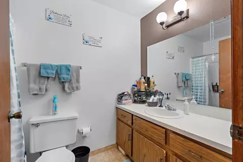 Bath - 1633 W Weiland Ln, Appleton, WI 54914 photo 3 of 3