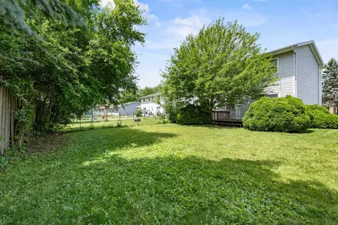 Exterior - 1633 W Weiland Ln, Appleton, WI 54914 photo 4 of 8