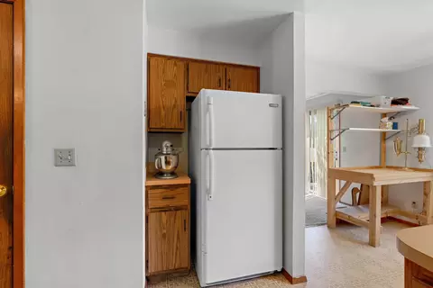 Kitchen - 1633 W Weiland Ln, Appleton, WI 54914 photo 4 of 5