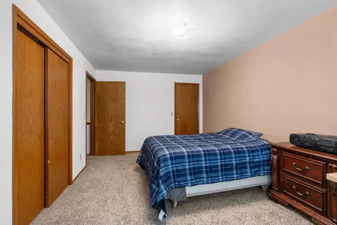 Bedroom - 1633 W Weiland Ln, Appleton, WI 54914 photo 4 of 8
