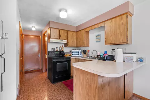 Kitchen - 1633 W Weiland Ln, Appleton, WI 54914 photo 5 of 5