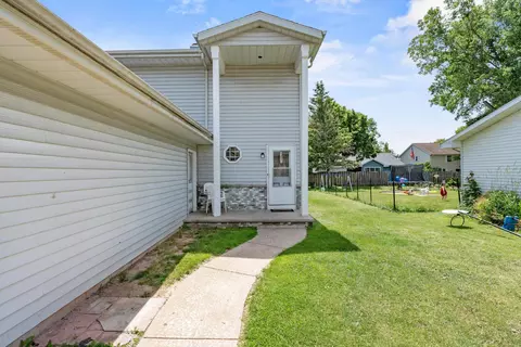 Exterior - 1633 W Weiland Ln, Appleton, WI 54914 photo 2 of 8