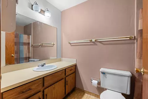 Bath - 1633 W Weiland Ln, Appleton, WI 54914 photo 1 of 3