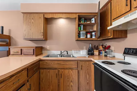 Kitchen - 1633 W Weiland Ln, Appleton, WI 54914 photo 2 of 5