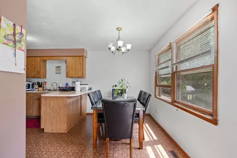 Dining - 1633 W Weiland Ln, Appleton, WI 54914 photo 2 of 2