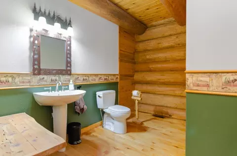 Bath - 6046 E Stiles Tower Rd, Abrams, WI 54101 photo 1 of 6