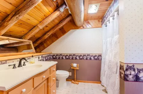 Bath - 6046 E Stiles Tower Rd, Abrams, WI 54101 photo 4 of 6