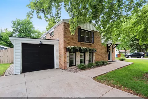 735 Carver Ln, Menasha, WI 54952