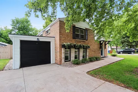 735 Carver Ln, Menasha, WI 54952