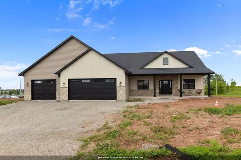 N1298 Meadow Park Drive, Greenville, WI 54942