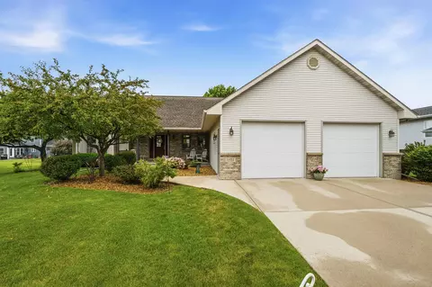 1102 Carriage Cir, Fond Du Lac, WI 54935