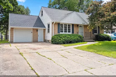 1634 Lilac Ln, Green Bay, WI 54302