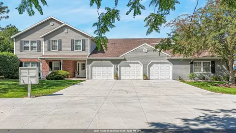 2510 Village Ln #A, Oshkosh, WI 54904