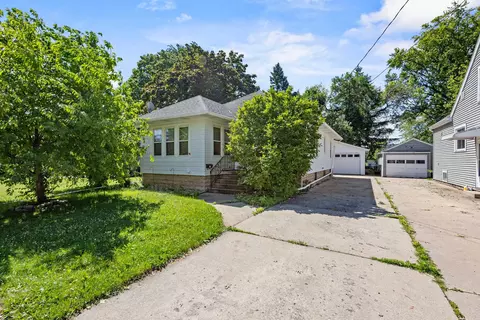 135 W 23rd Ave, Oshkosh, WI 54902