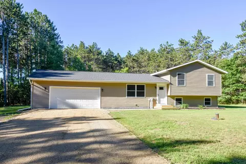 11065 East Ln, Waupaca, WI 54981